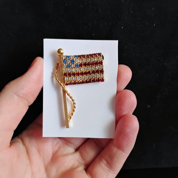 Sparkly American Flag brooch - Picture 1 of 3